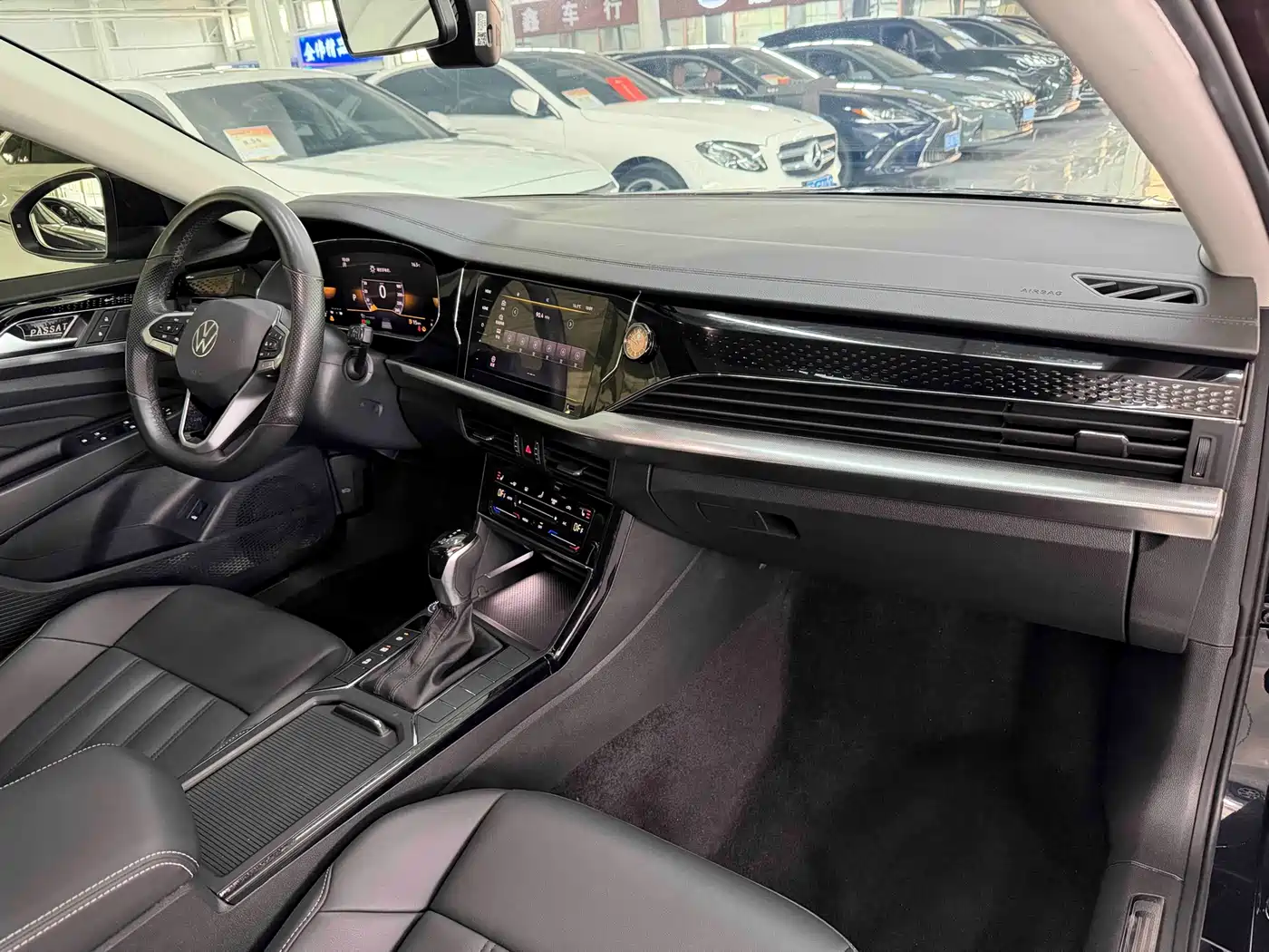 Volkswagen Passat 2023 280TSI Elite Edition фото 18