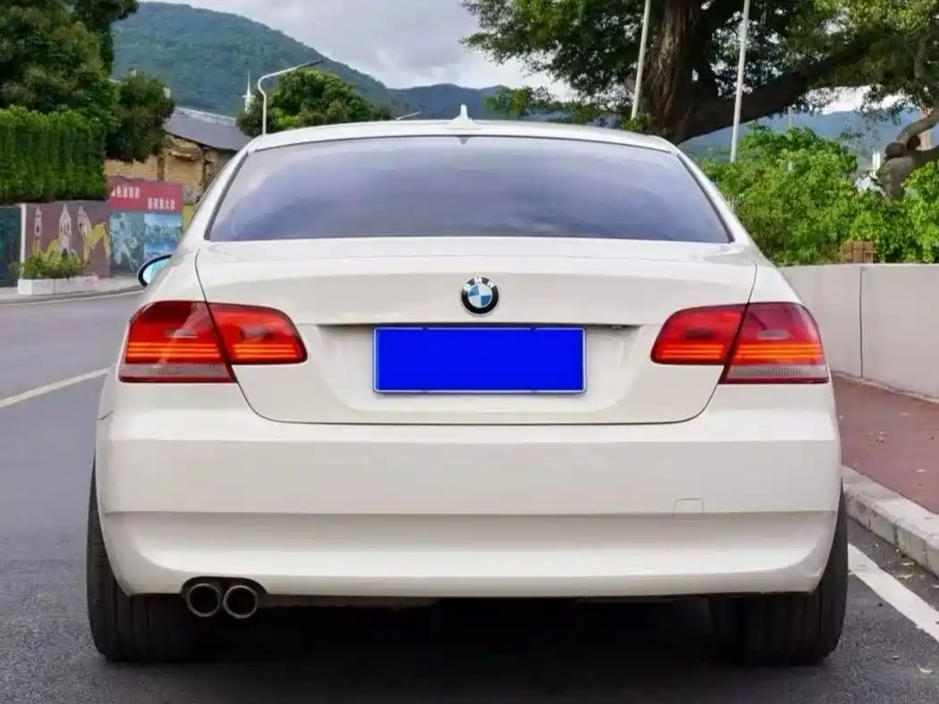 BMW 3 Series (Import) 2009 Model 325i Coupe фото 4