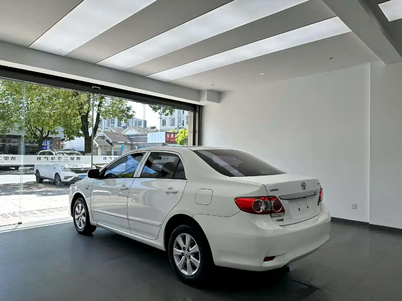 Toyota Corolla 2013 Special Edition 1.6L Auto Ultimate Cool GL фото 7