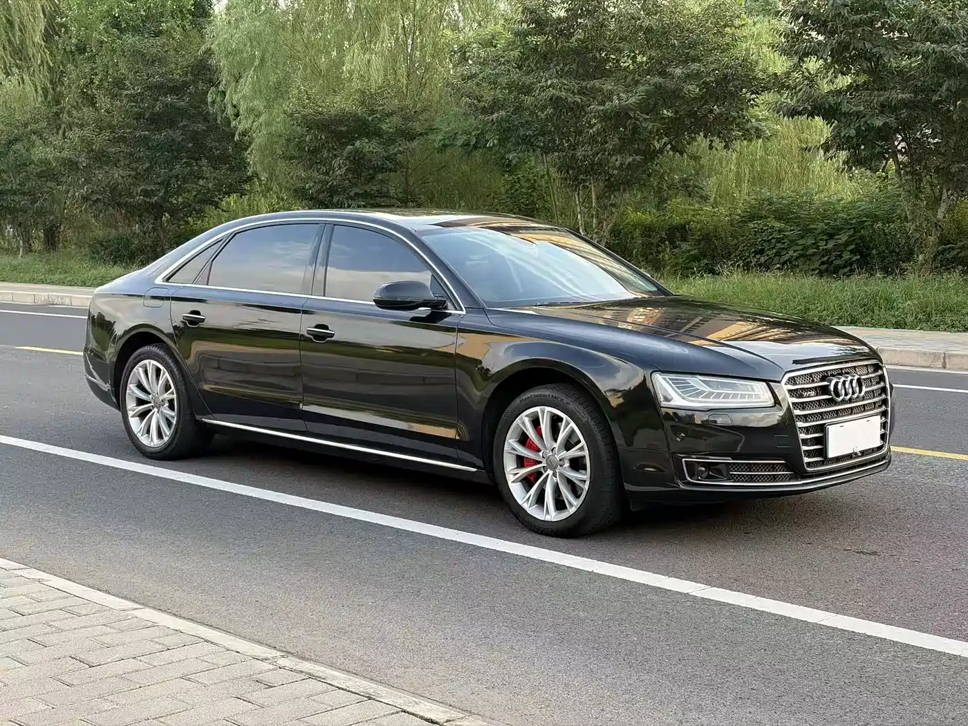 Фото 3 - Audi A8