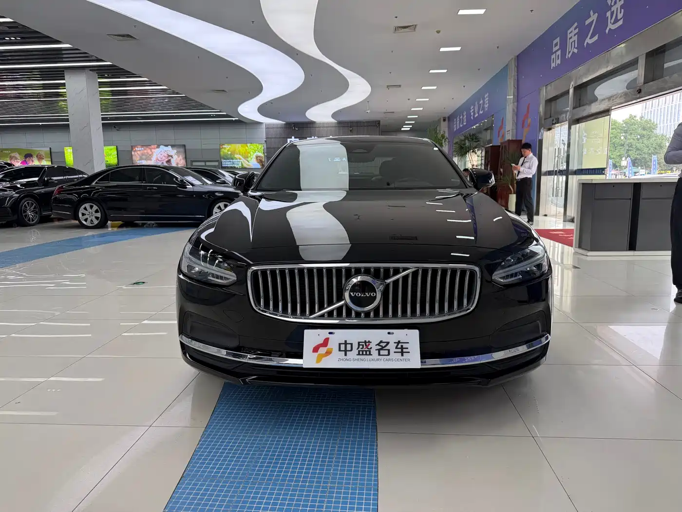 Фото 2 - Volvo S90