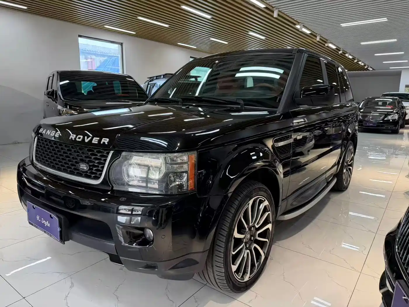 Photo 2 - Land Rover Range Rover Sport