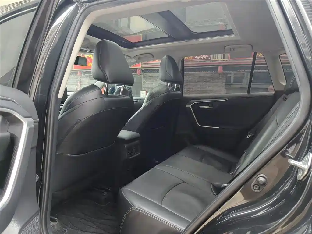 Toyota Wildlander 2023 2.0L CVT FWD Luxury PLUS фото 5