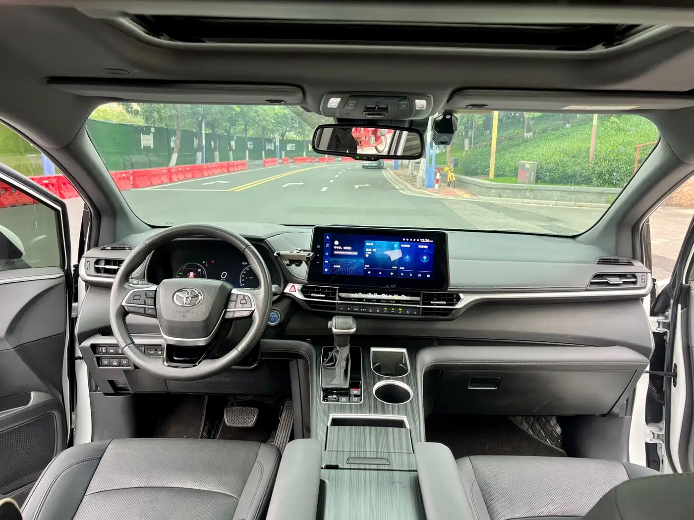 Toyota Sienna 2021 2.5L Hybrid Ultimate Edition фото 14