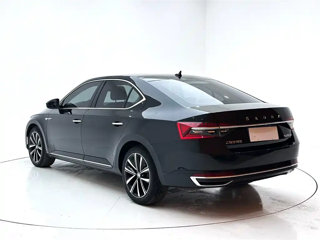 Škoda Superb 2023 TSI280 DSG Premium Edition фото 4