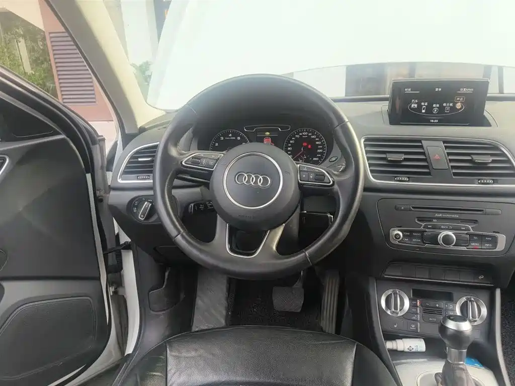 Audi Q3 2013 35 TFSI quattro Technology фото 3