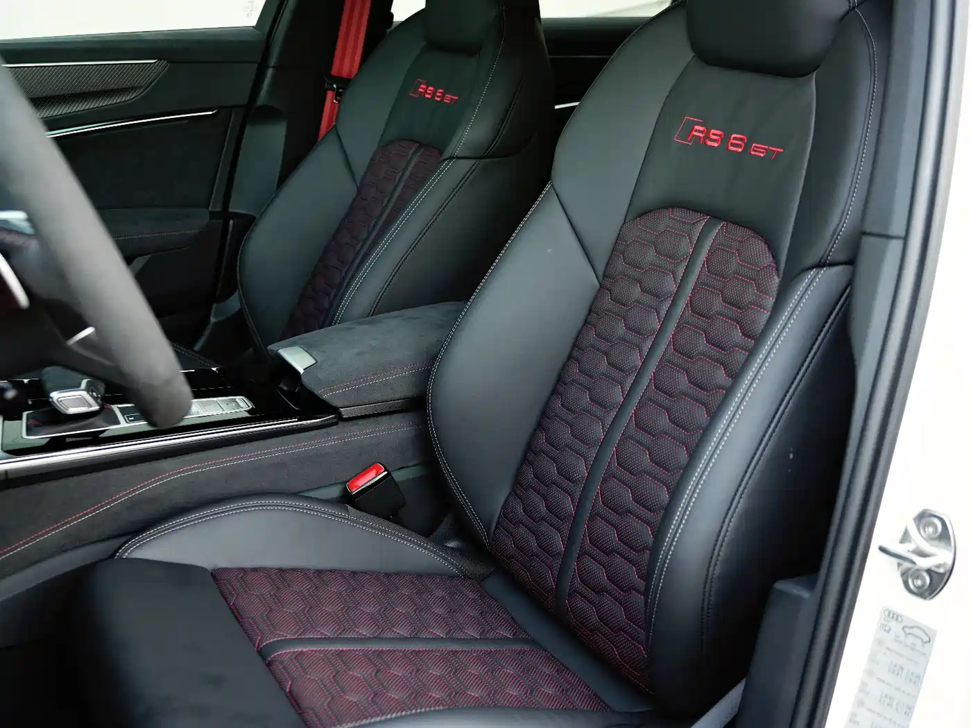 Audi RS 6 2025 RS 6 Avant GT фото 12