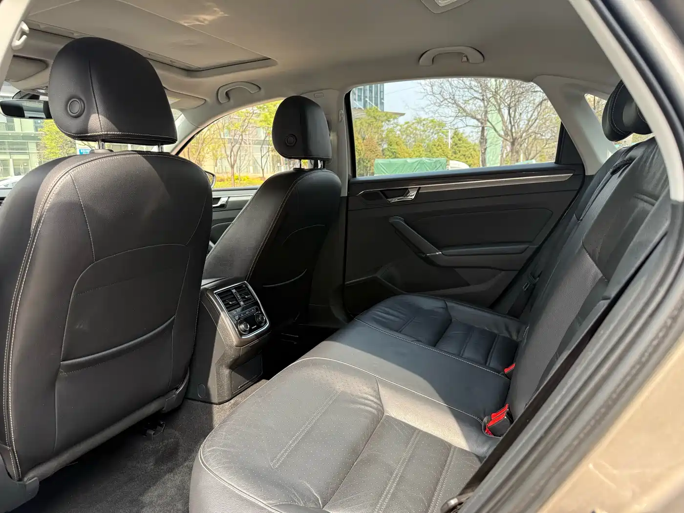Volkswagen Passat 2016 330TSI DSG Executive Edition фото 8