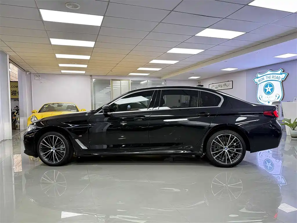 BMW 5 Series 2022 530Li Leading M Sport Package фото 4