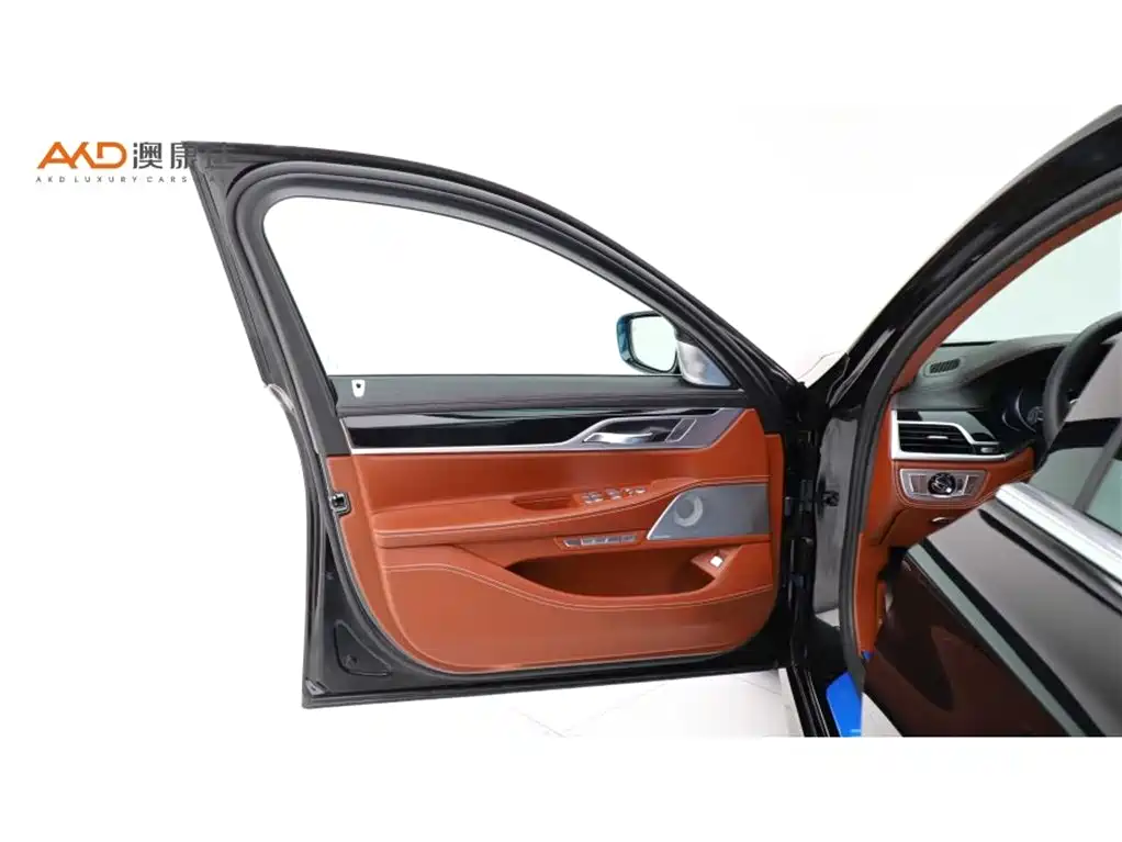Фото 10 - BMW 7 Series