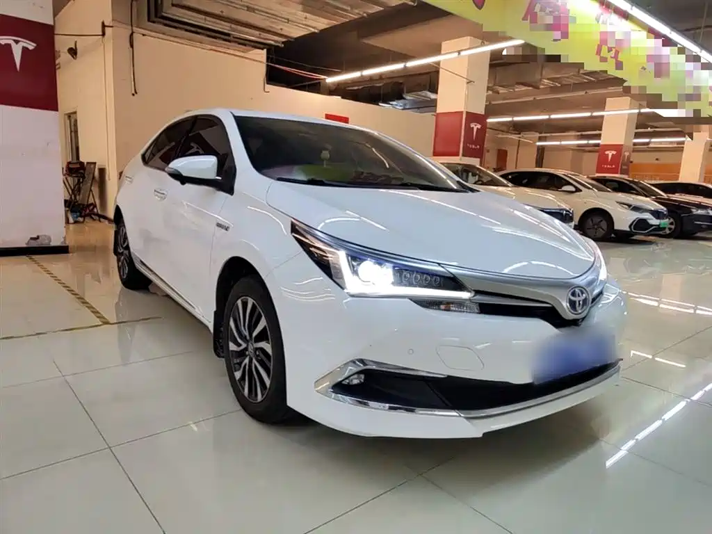 Toyota Corolla 2017 Facelift Hybrid 1.8L E-CVT Elite Edition фото 4
