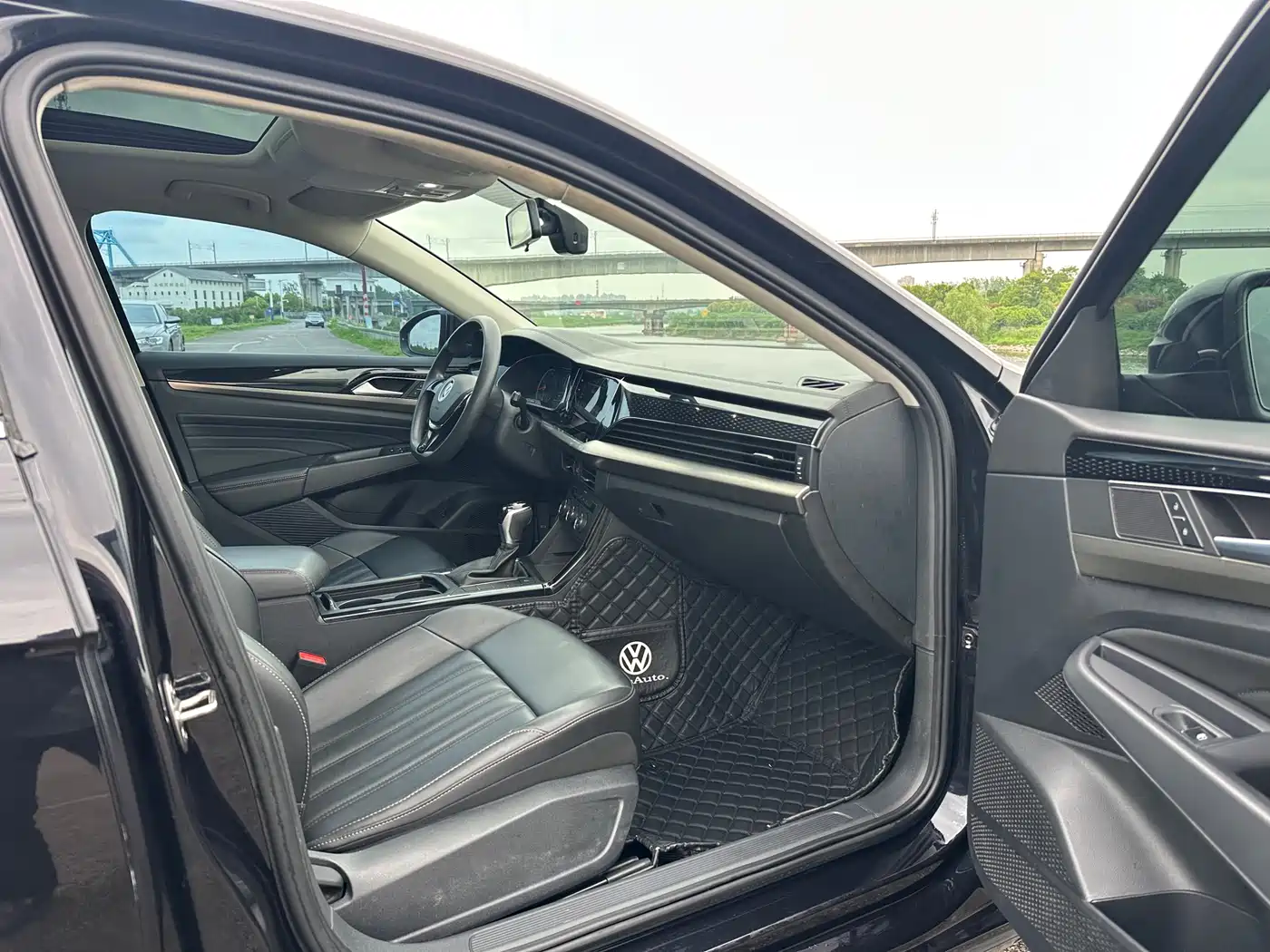 Volkswagen Passat 2021 Model 280TSI Business Edition фото 11