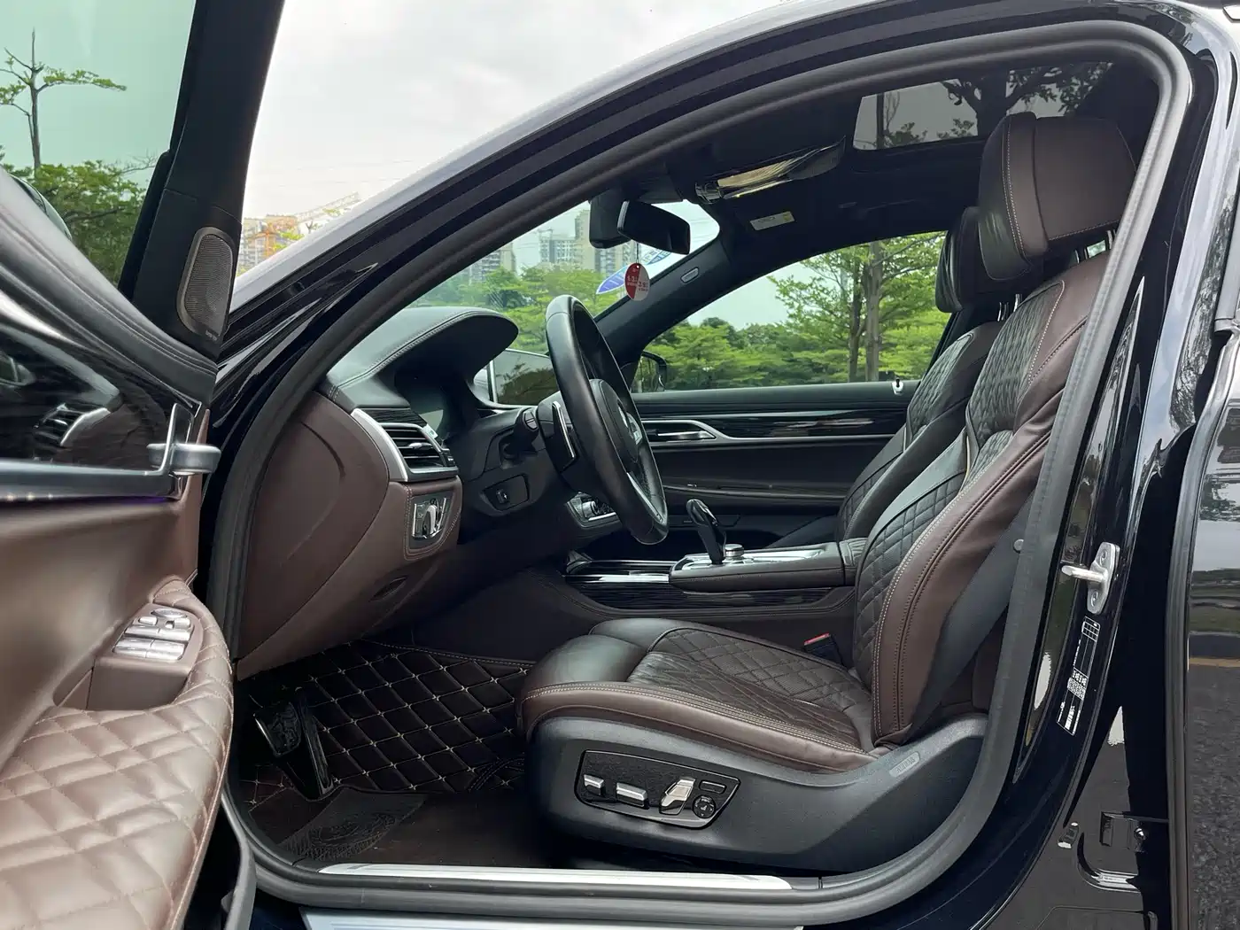 BMW 7 Series 2021 Model 740Li Leading M Sport Package фото 12