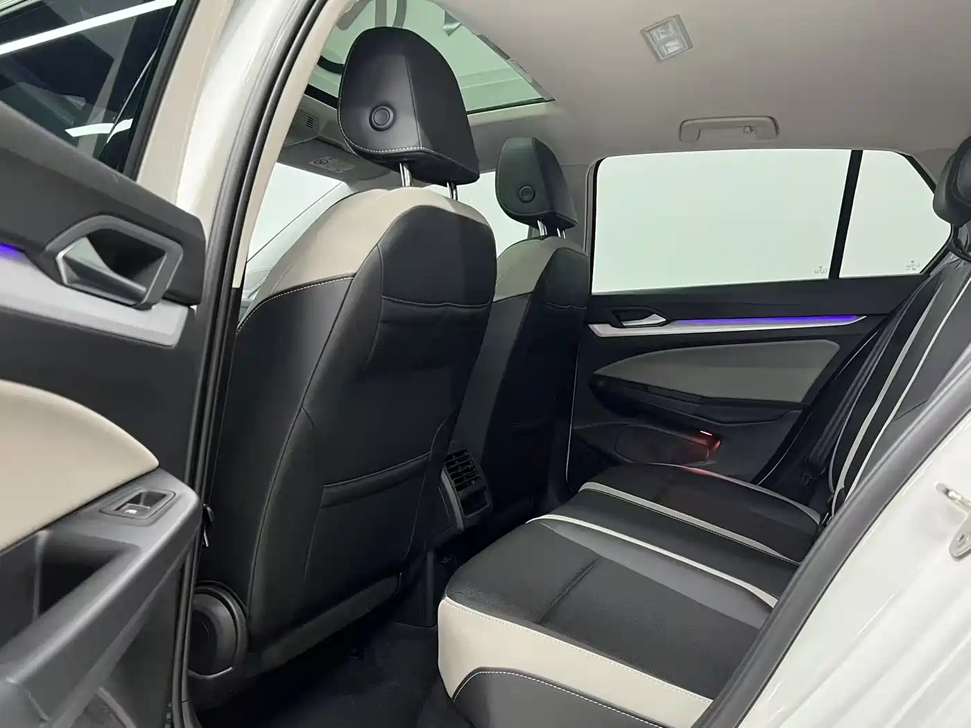 Volkswagen Golf 2023 Facelift 280TSI DSG Pro фото 6