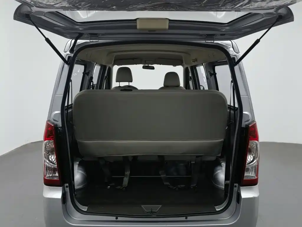 Wuling Motors Wuling Rongguang S 2025 2023 1.5L Base 5/7 Seater