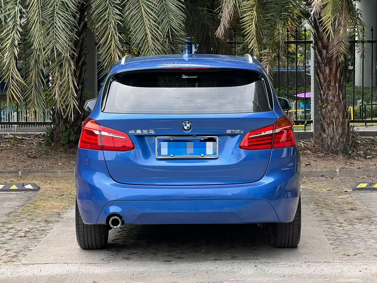 Photo 8 - BMW 2 Series Touring