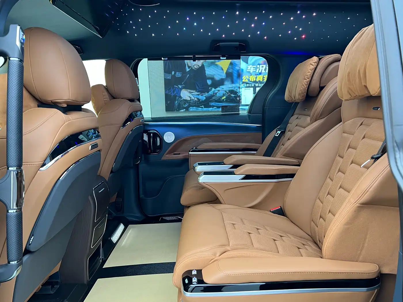Toyota Granvia 2024 2.5L Hybrid Comfort фото 9