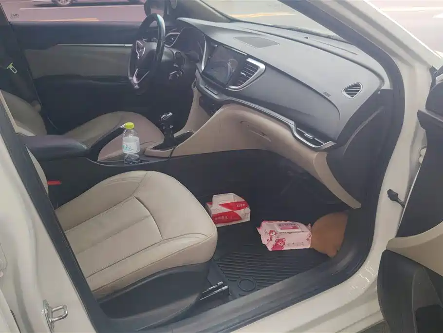 Buick Excelle 2018 15T Manual Elite (China V) фото 8