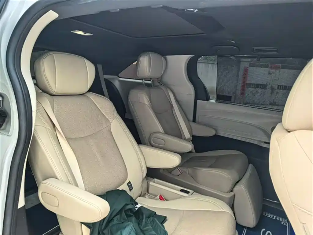Toyota Sienna 2021 2.5L Hybrid Ultimate Edition фото 18