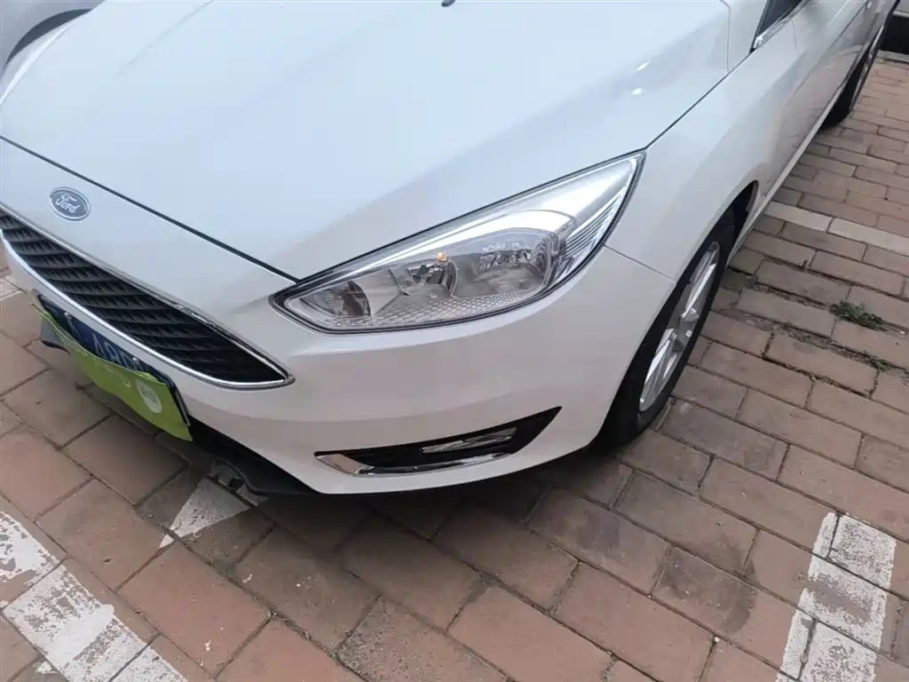 Фото 24 - Ford Focus