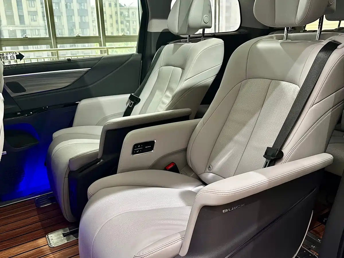 Buick GL8 2025 Land Honor Premium Edition фото 9