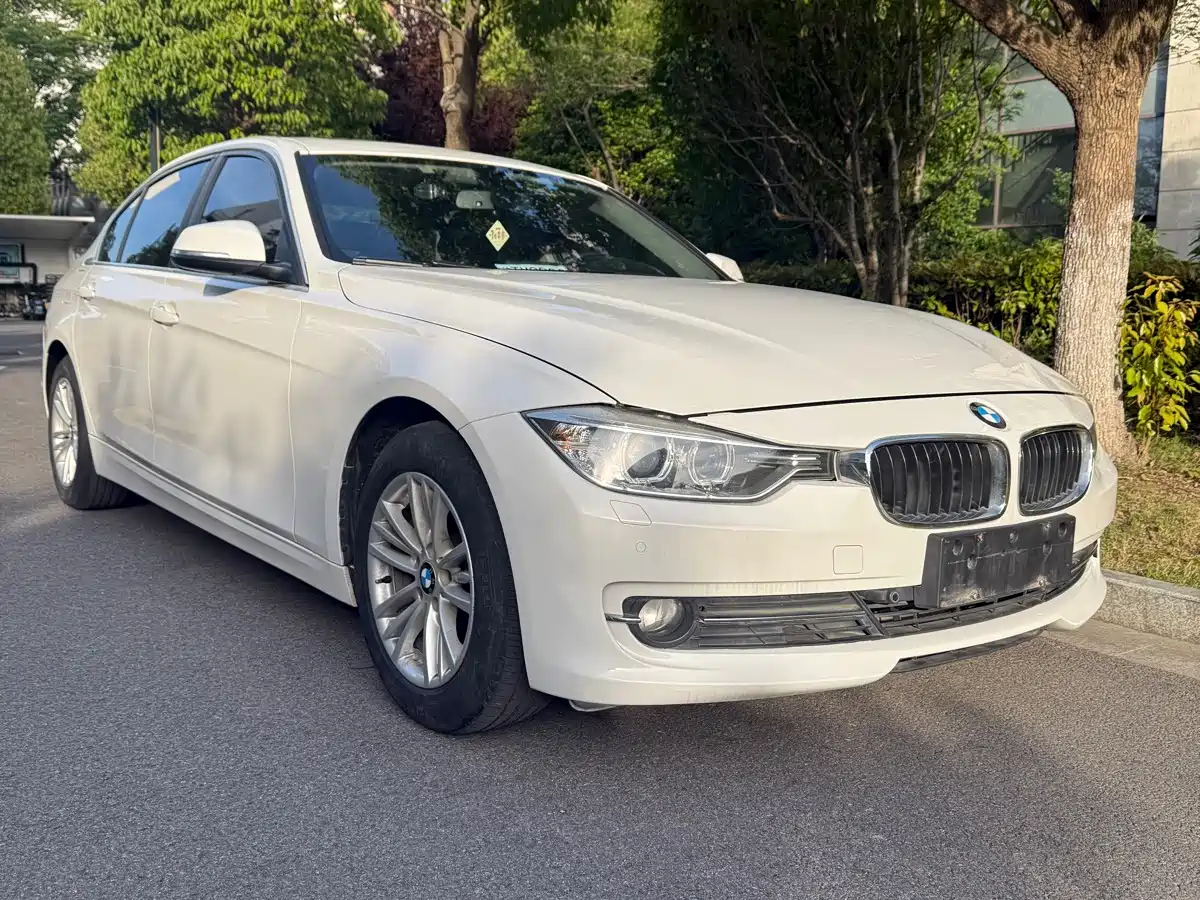 Photo 3 - BMW 3 Series