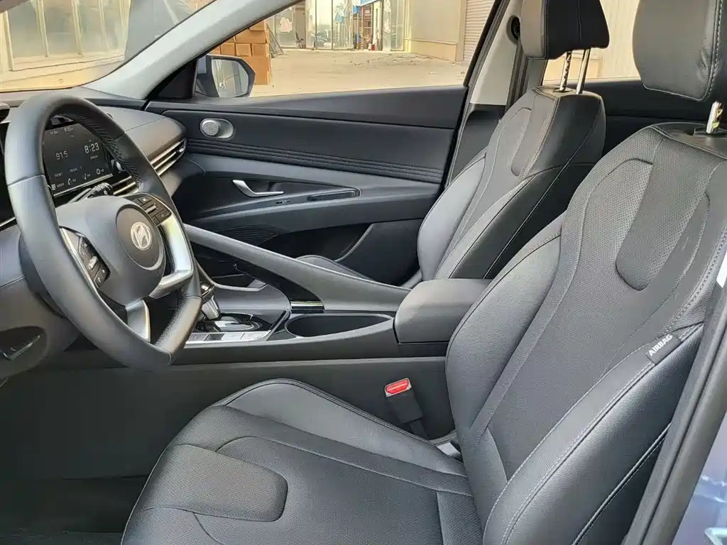 Hyundai Elantra 2023 1.5L CVT GLX Elite Edition фото 18