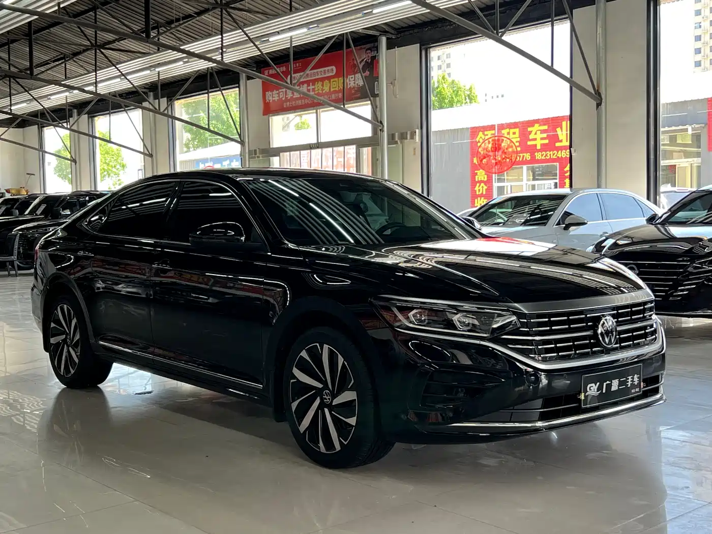 Volkswagen Passat 2022 330TSI Luxury Edition фото 3