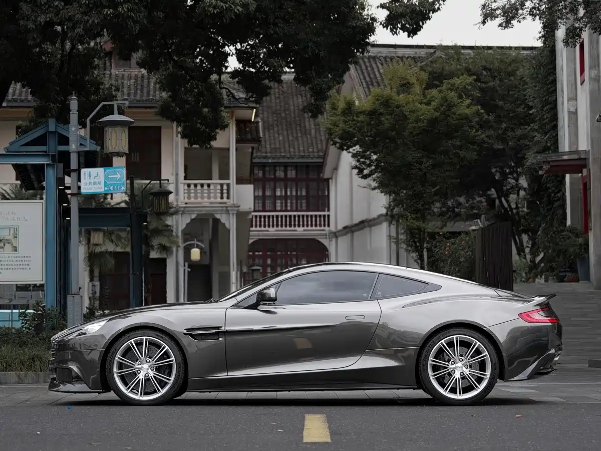 Aston Martin Vanquish 2016 2013 6.0L Standard