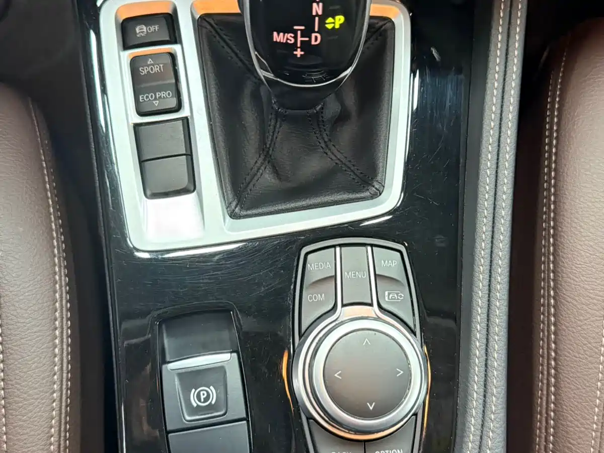 BMW 1 Series 2021 120i M Sport Shadow Edition фото 11