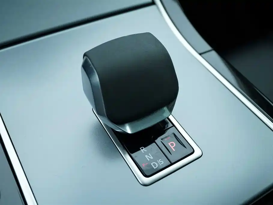 Land Rover Range Rover Velar 2024 S фото 9