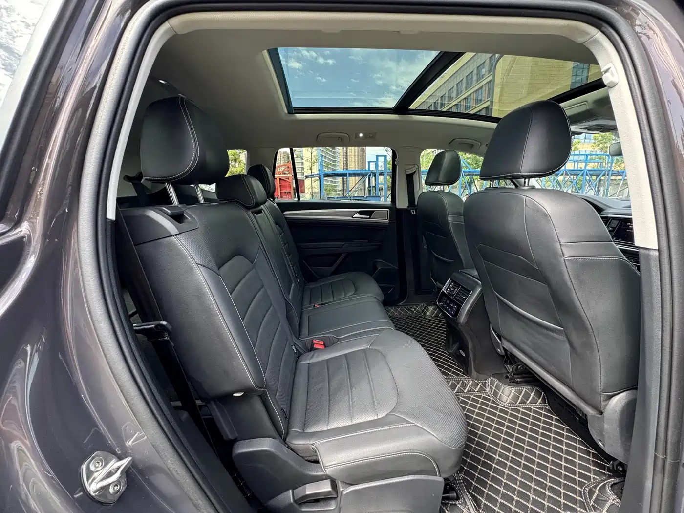 Volkswagen Teramont 2019 380TSI 4WD Luxury Edition China VI фото 12