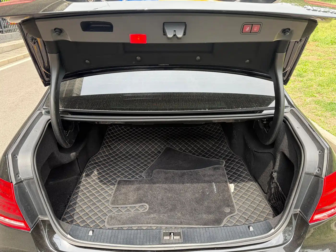 Mercedes-Benz E-Class 2015 Facelift E 260 L Sport фото 12