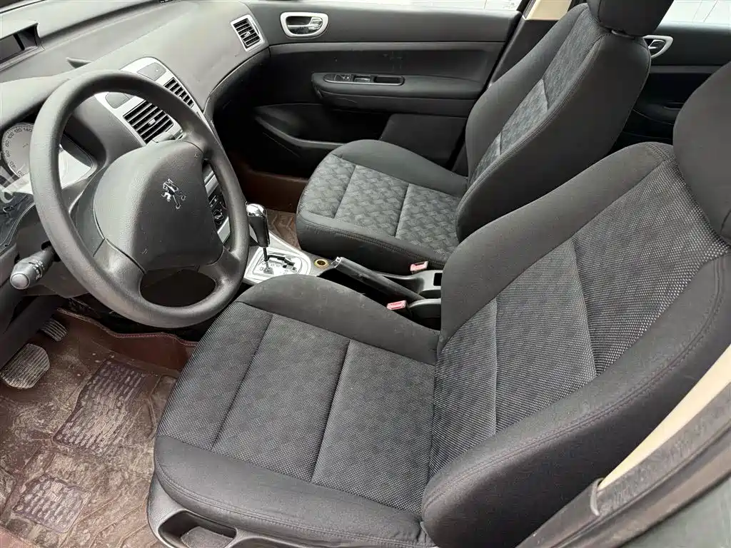 Peugeot 307 2010 Model Hatchback 1.6L Automatic Luxury Edition фото 4