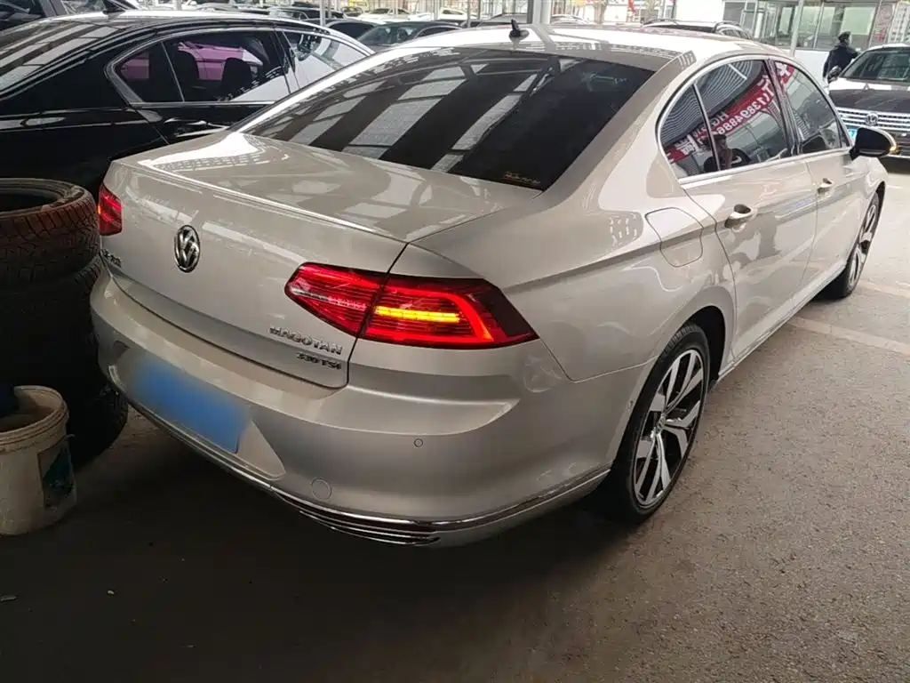 Volkswagen Magotan 2018 330TSI DSG Premium фото 7