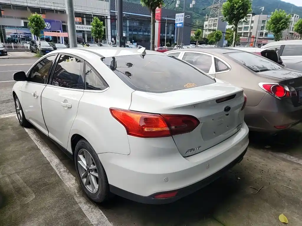 Фото 5 - Ford Focus