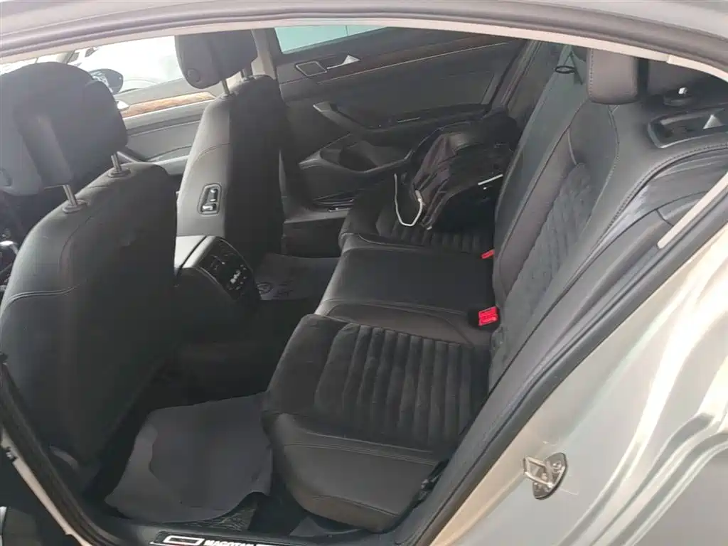 Volkswagen Magotan 2018 330TSI DSG Premium фото 17