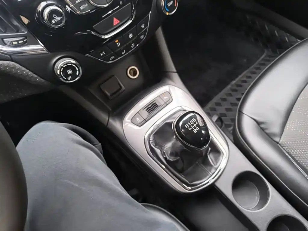 Chevrolet Cruze 2015 1.5L Manual Elite Edition фото 14