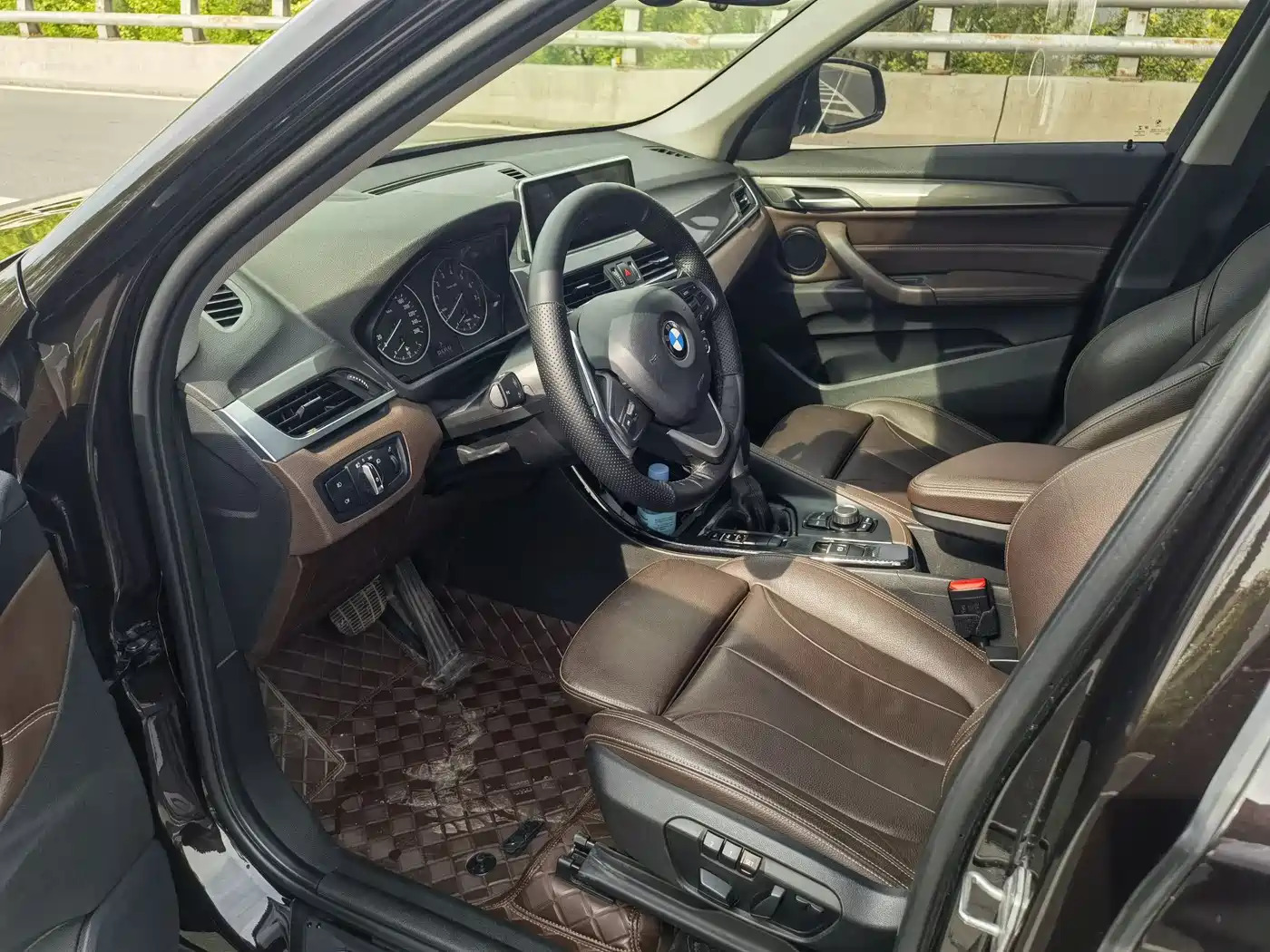 BMW X1 2018 sDrive18Li Premium Model фото 7