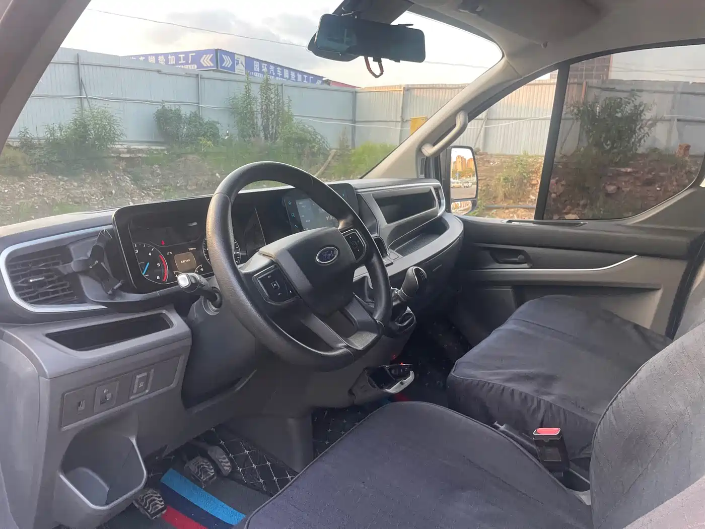 Ford Transit 2024 2023 Model 2.0T Diesel Manual Multi-Purpose Commercial Vehicle Short Wheelbase Medium Roof 5/6-Seater