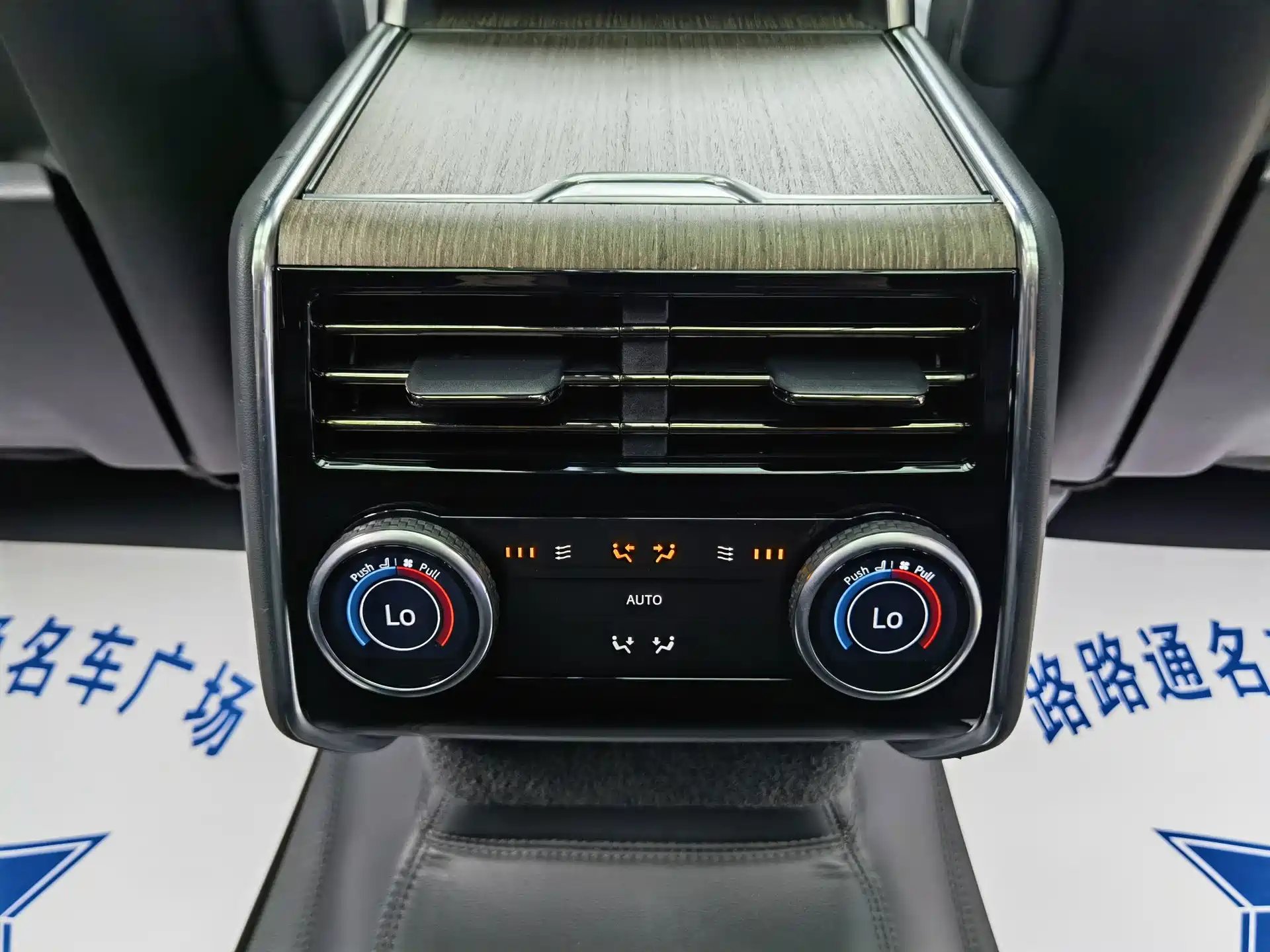 Photo 21 - Land Rover Range Rover