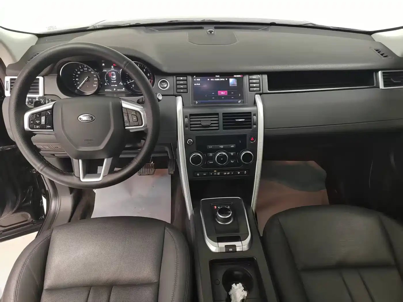 Land Rover Discovery Sport 2018 240PS SE Edition фото 14