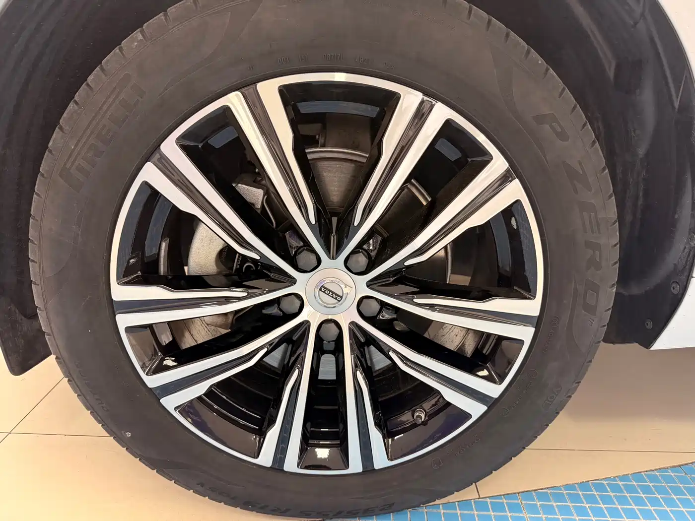 Фото 4 - Volvo XC60