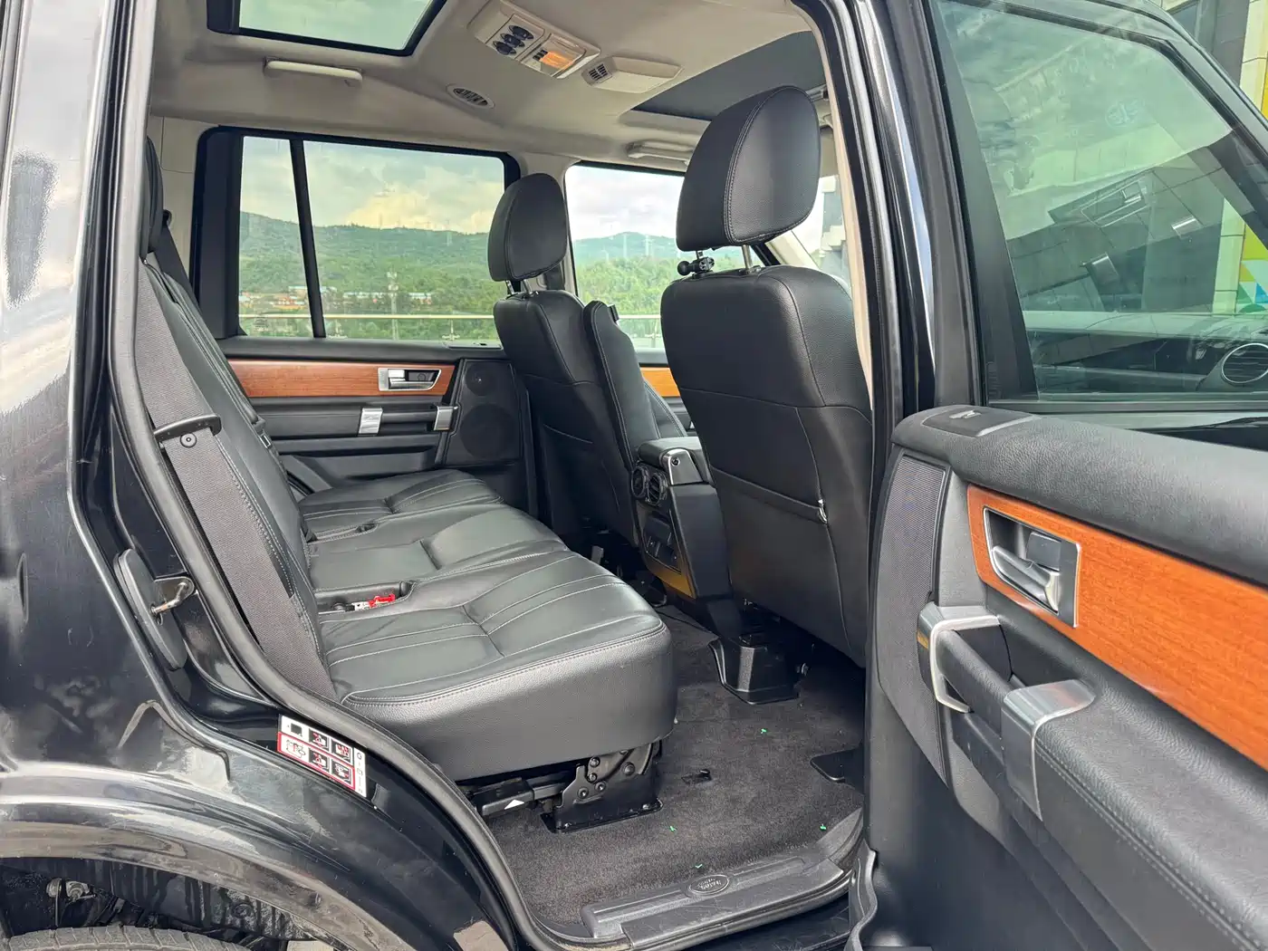 Land Rover Discovery 2015 3.0 SDV6 HSE Diesel фото 14