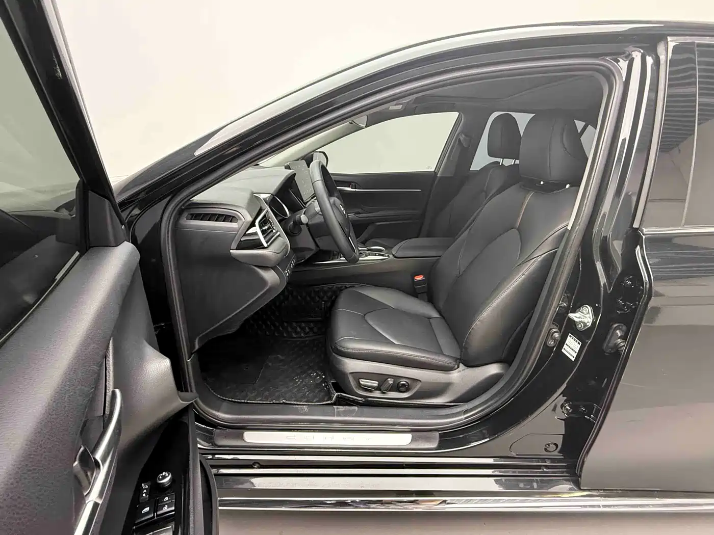 Toyota Camry 2023 2.0G Luxury Edition фото 5
