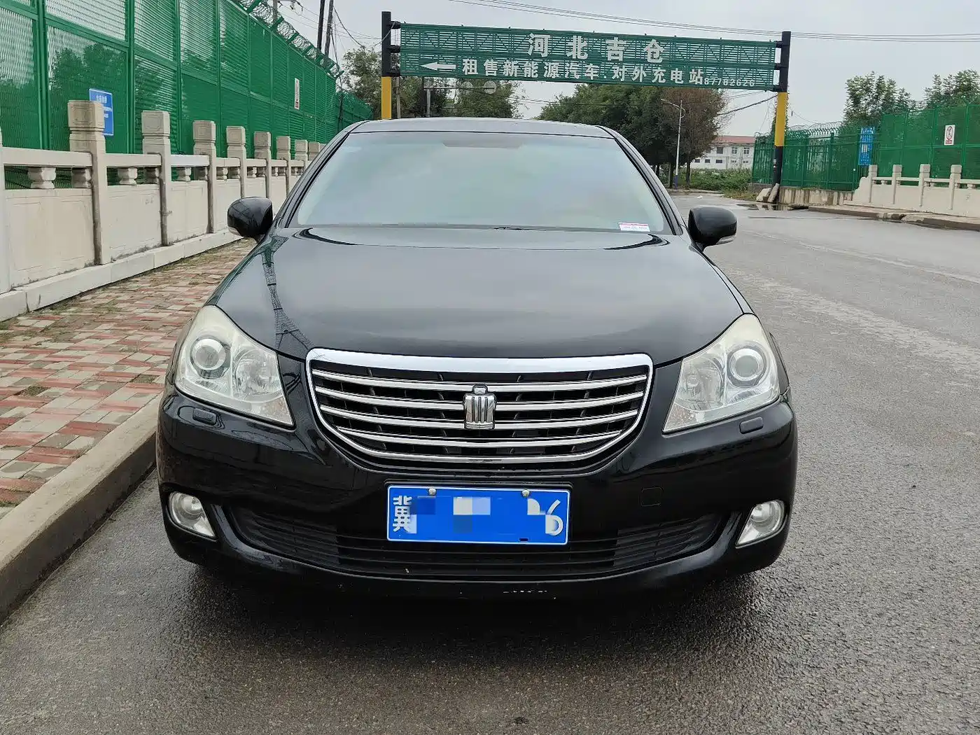 Toyota Crown 2011 2.5L Royal Leather Sunroof Special Edition фото 2