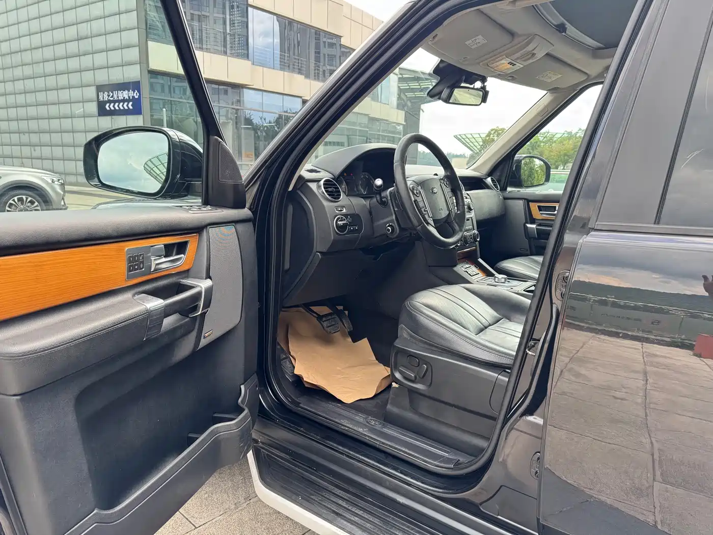 Land Rover Discovery 2015 3.0 SDV6 HSE Diesel фото 9