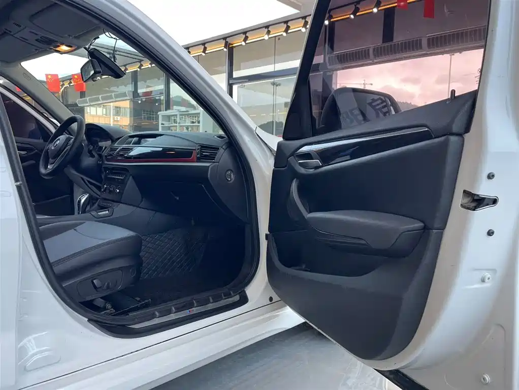 BMW X1 2015 Model sDrive18i Fashion Advanced Edition фото 14