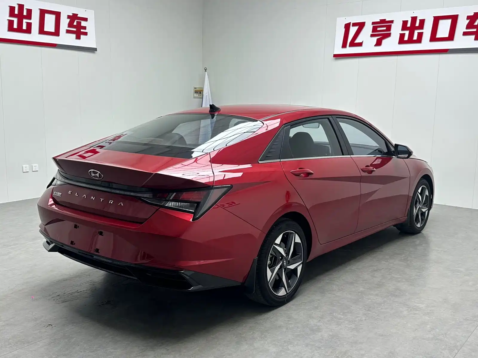 Фото 19 - Hyundai Elantra