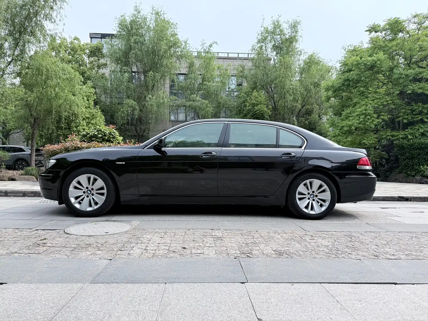 BMW 7 Series 2008 Model 730Li Leading фото 3